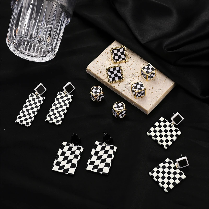 BanFu корейские квадратные акриловые черные и белые Висячие серьги из сплава для