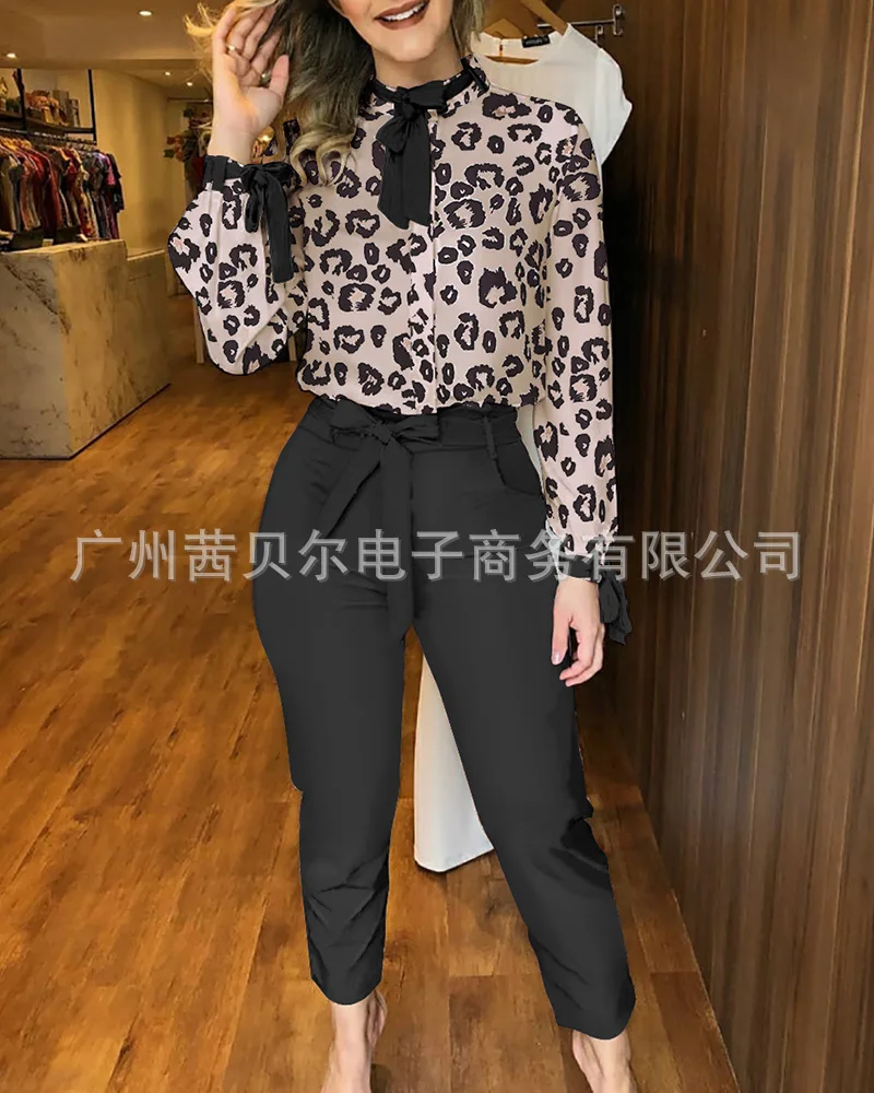 

2020 European and American new white shirt + printed trousers