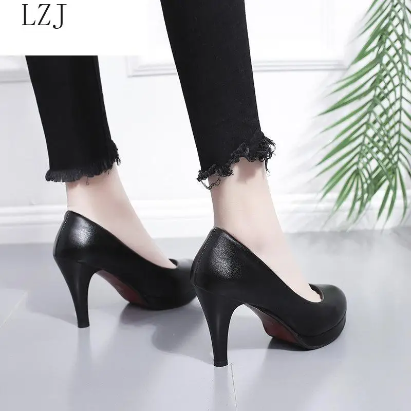 Женские туфли на платформе и блочном каблуке черные лодочки среднем для весны