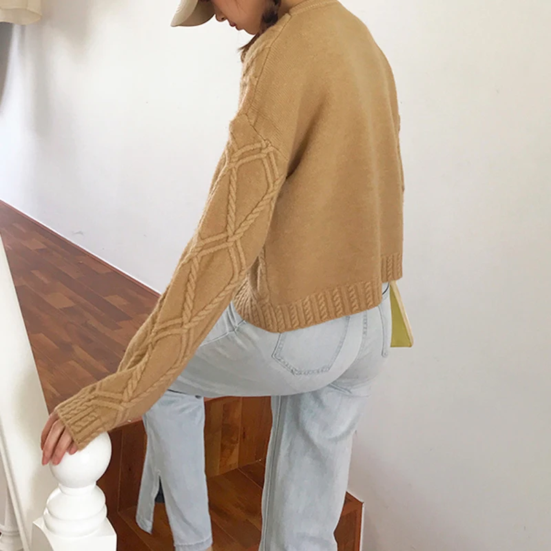 Возможно женские короткие вязаные свитера-пуловеры с длинным рукавом Осень-зима