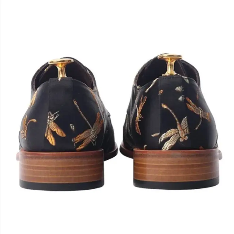 

2021 New Men's Stitching Pattern Formal Shoes Lace Up Pointed Fashion Gentleman Formal Versatile Banquet Hot Sale Soft HL517