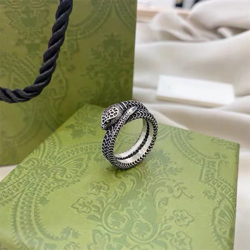 

Кольцо мужское из серебра 925 пробы с двойной змеей