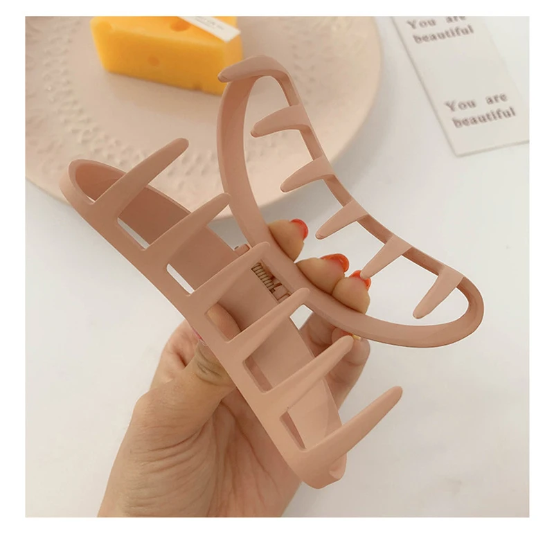 

Women Elegant Hair Clips Simple Big Hair Claw Clip For Thick Hair Curved Hair Jaw Shower Hair Clamps For Girls Female 7*4cm