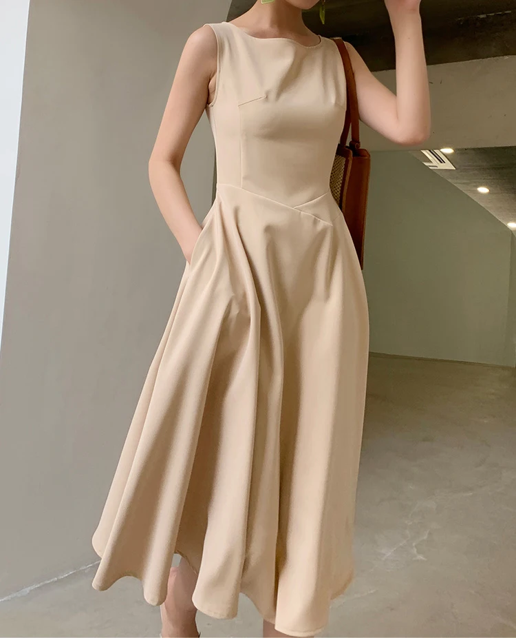 Платье женское ТРАПЕЦИЕВИДНОЕ на бретелях повседневное однотонное черное