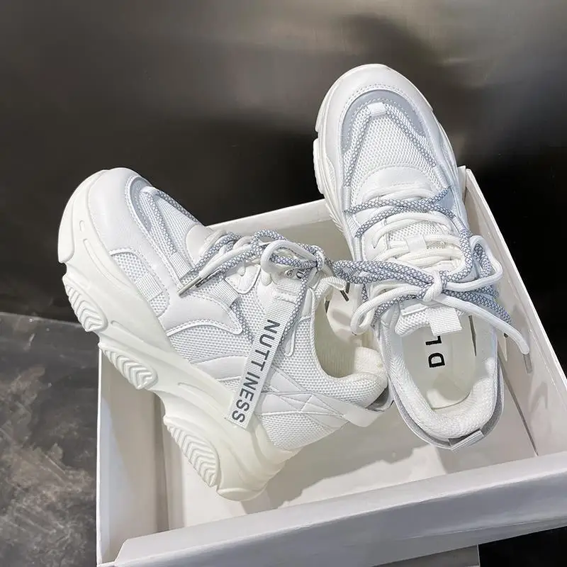 

Удобная спортивная обувь для женщин из искусственной кожи, лоскутные кроссовки на платформе, белые, черные дышащие повседневные туфли, новы...