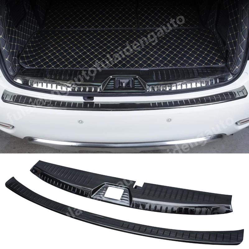 Защитная накладка на задний бампер из титана серебристого/черного цвета |