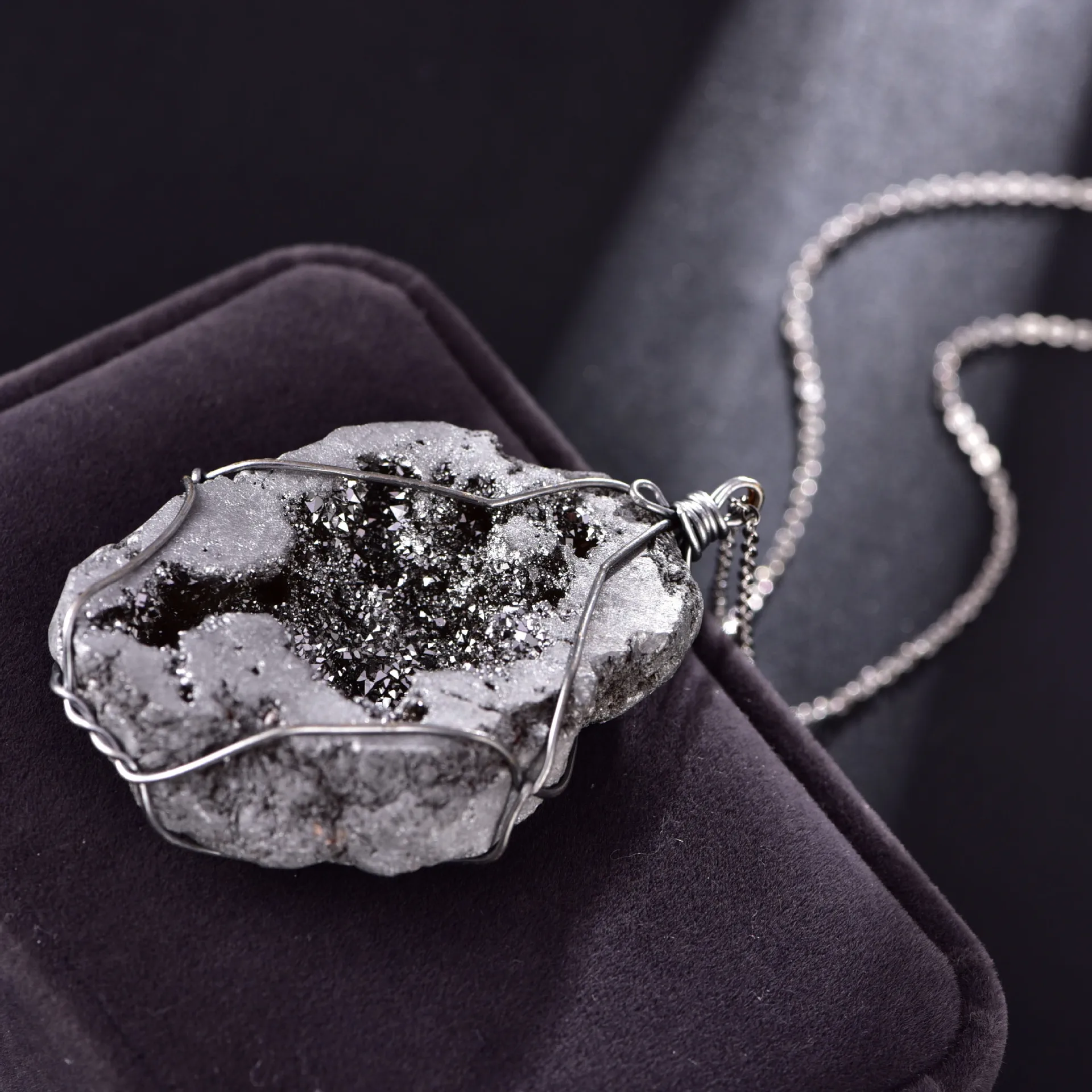 

Hollow High Quality Natural Stone Copper Wire Pendant Necklace Men's and Women's Fashion Jewelry Party Gift Popular Necklace