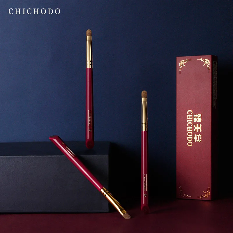 Кисть для макияжа CHICHODO роскошная серия красных роз высококачественная кисть