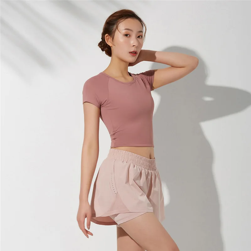 

Sports Fitness Suit Beautiful Back Hollow Short Sleeve T Shirt With Chest Pad + 2 in 1 Loose Sport Shorts Women Yoga Dance Set