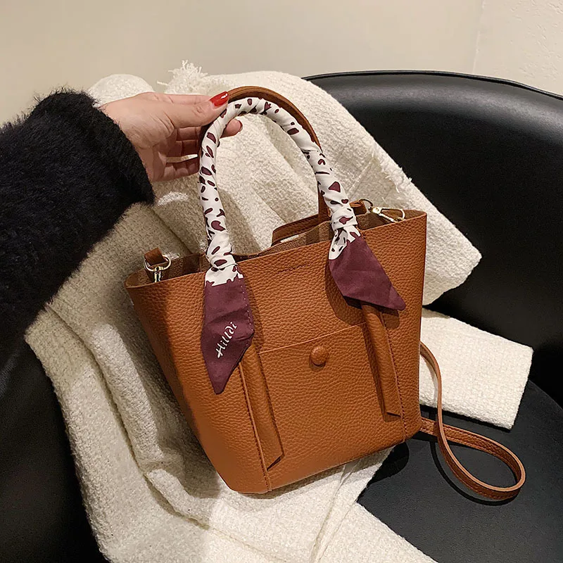 

FUNMARDI Large Bucket Top Handle Tote Bag Silk Scarf Handbag Retro Quality Shoulder Bag Women Luxury Brand Bag Winter WLHB2539