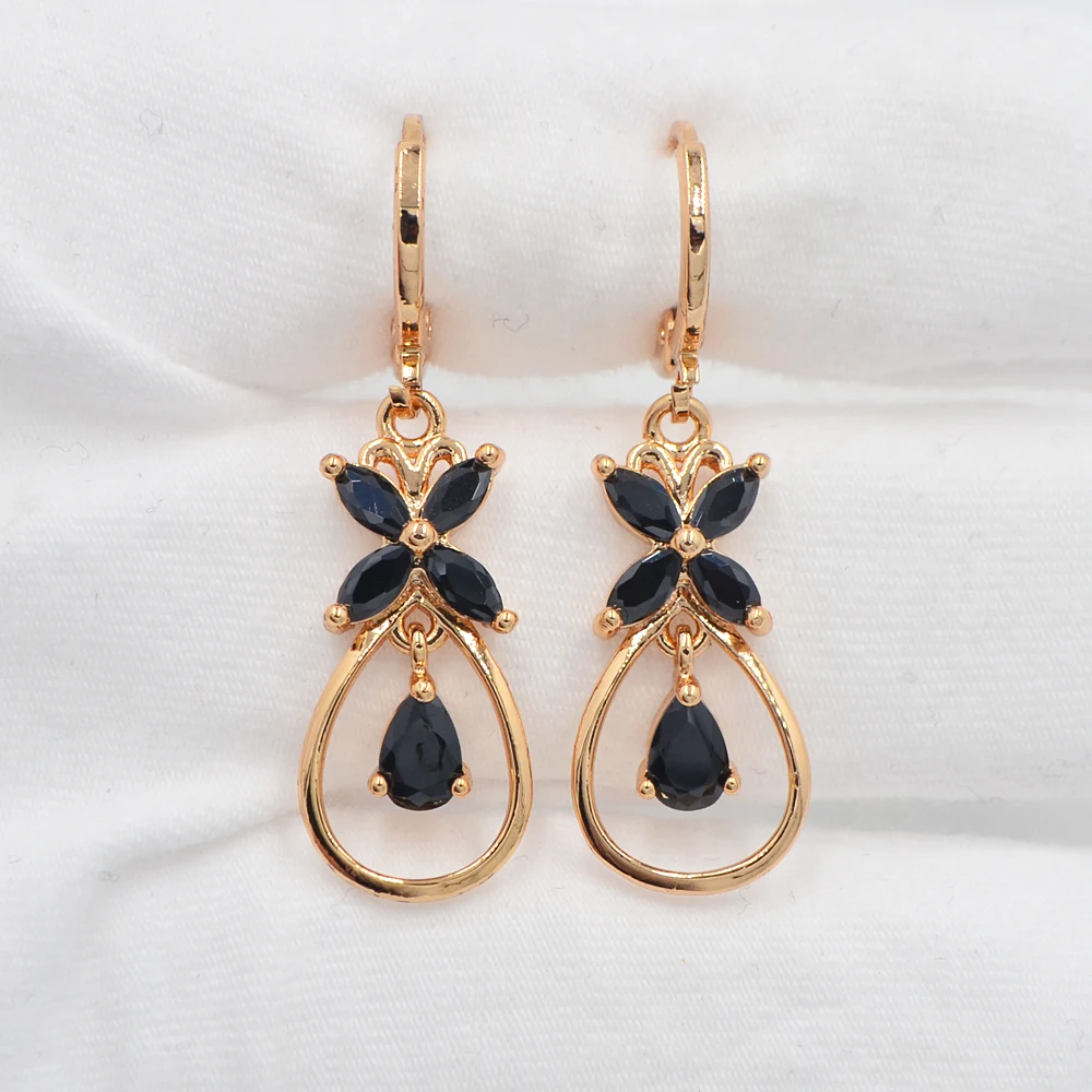 

Модные черные серьги золотого цвета с фианитами для женщин