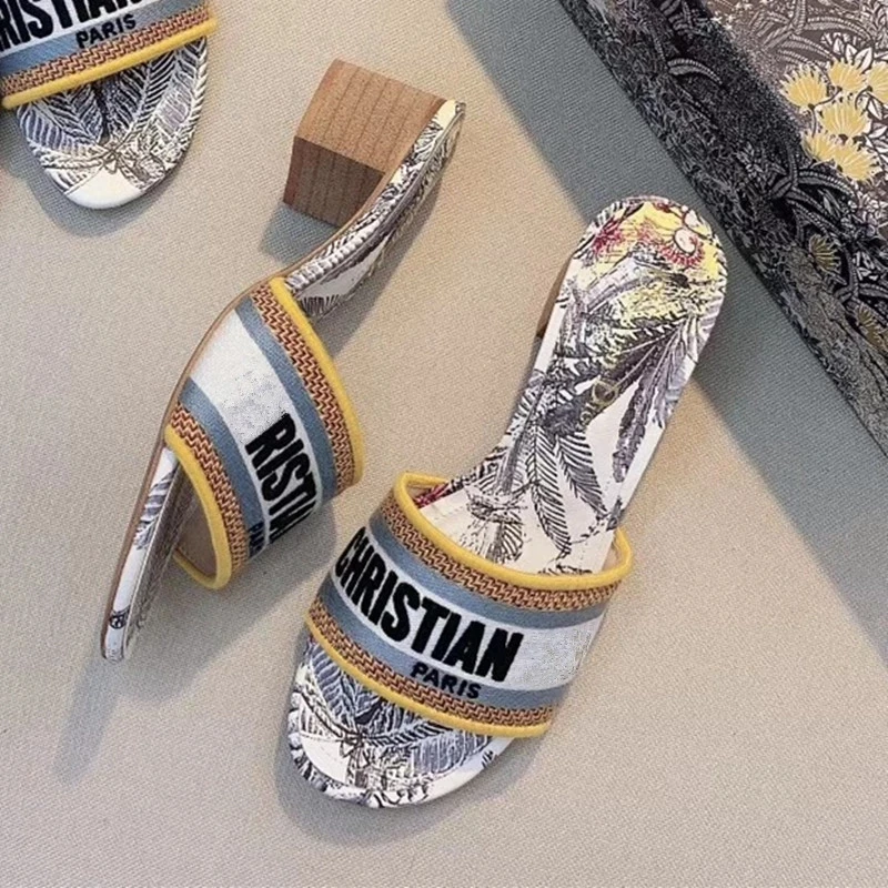 

Slippers Women's Thick Heel 2021 Summer Leisure Beach Vacation Outside Wear Embroidery High-heel Sandals And Slippers Women