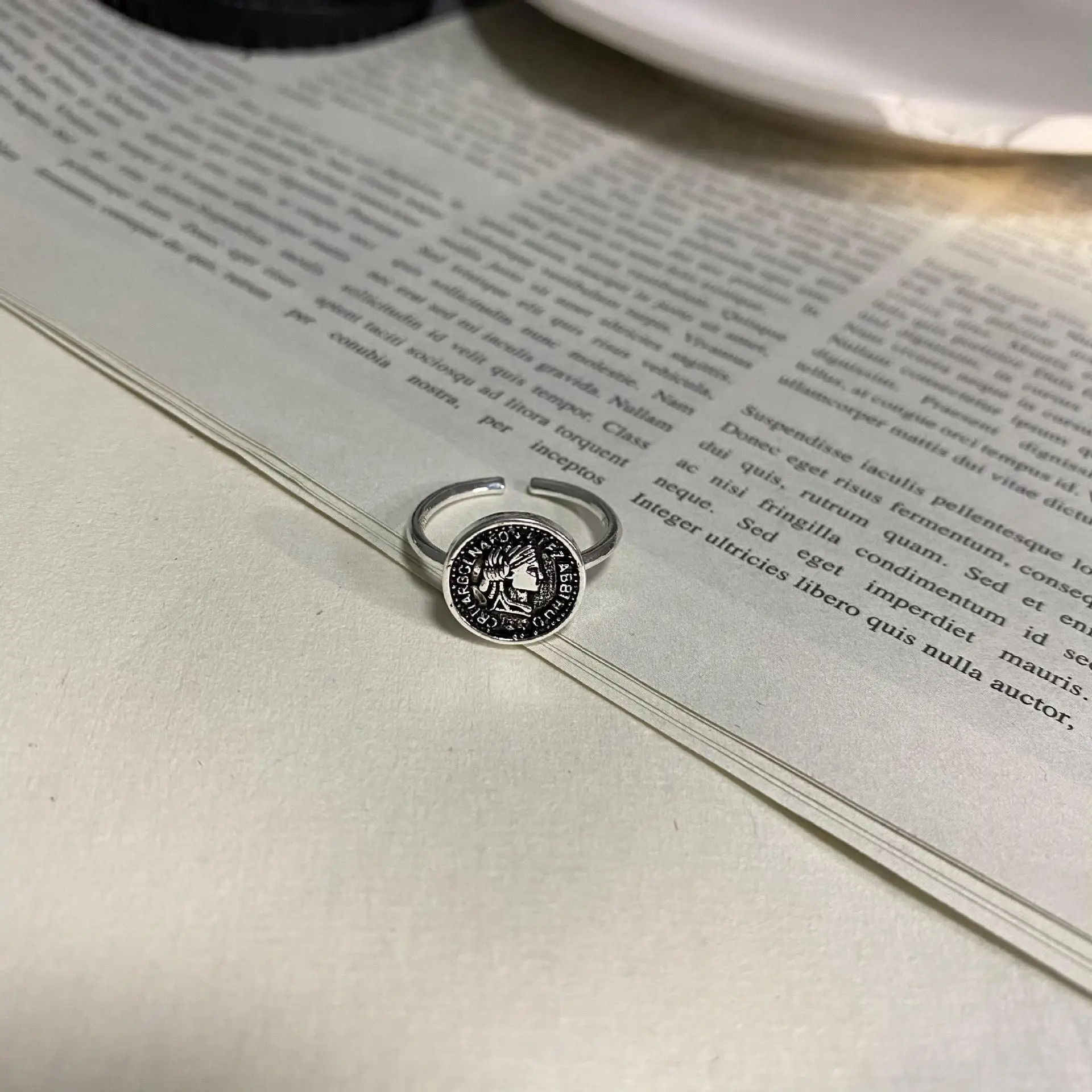 

Vintage English Letter Embossed Human Ring For Women Girl Punk Heart Finger Retro Rings Jewelry Accessories 2021 Bague BFF