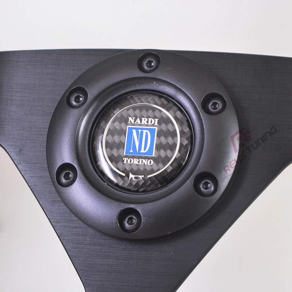 Универсальное рулевое колесо из углеродного волокна с кнопкой