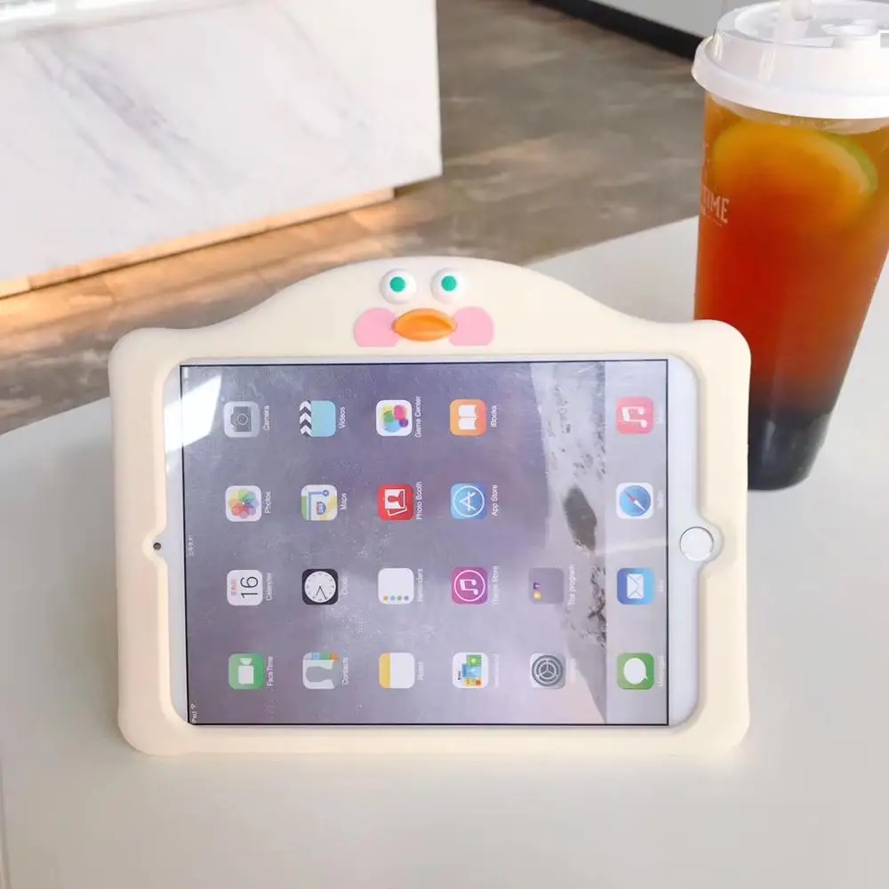 Для iPad 2018 Pro9.7 &quotс милым желтым утенком скрыть стенд прочный армированный чехол