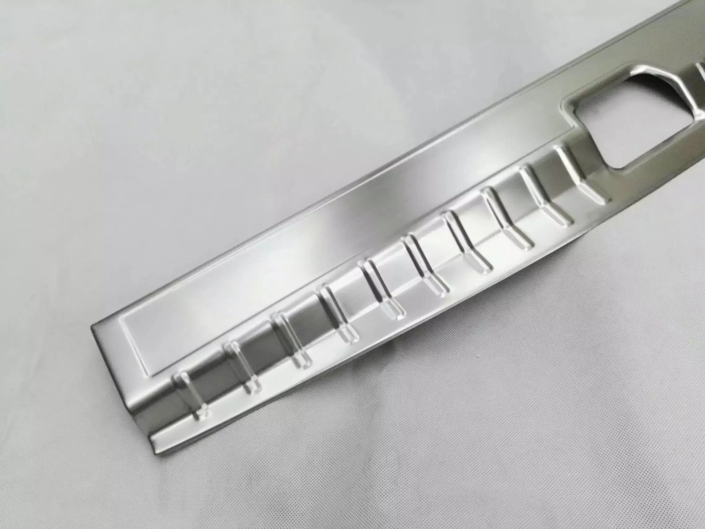 

Stainless Steel Rear Bumper Sill Plate Cover For Chevrolet Equinox 2018-2019