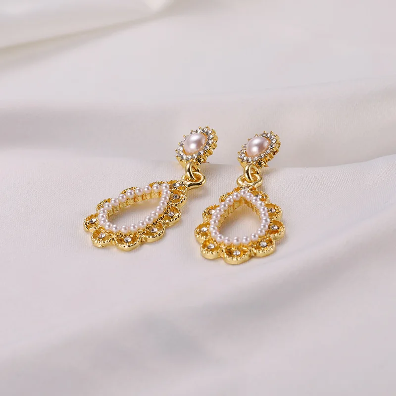 Стильные восстанавливающие древние путь цветы металлические кружевные