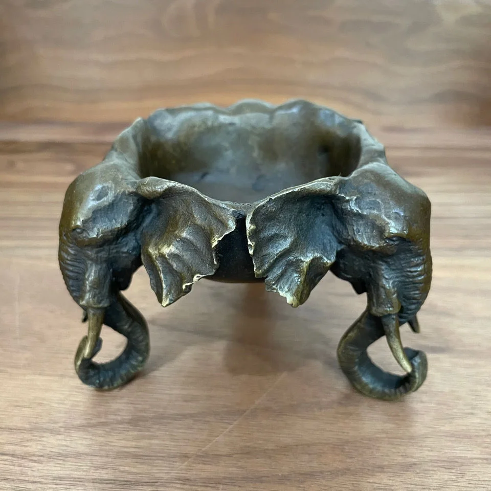 

Three Elephant Heads Ashtray Statue Sculpture Hot Casting Bronze Practical Art