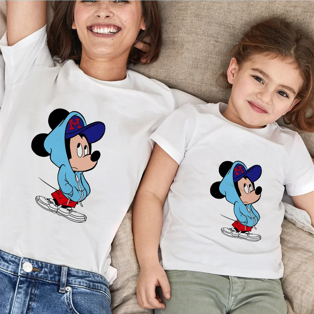 

Футболки для мамы и дочки Disney, летние Семейные одинаковые наряды, футболка для мамы и ребенка, одежда для мамы и дочки, женские белые топы