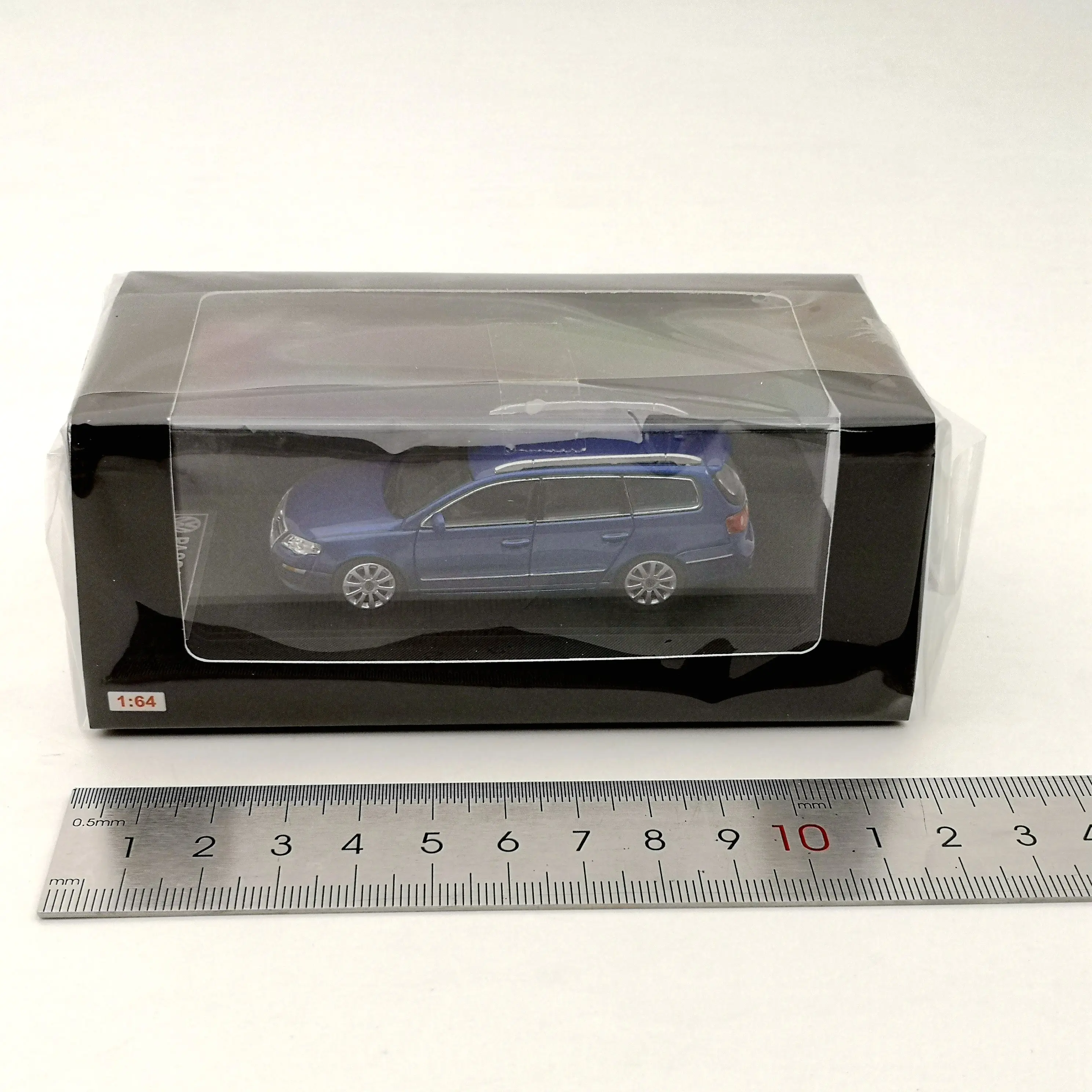 Модель автомобиля Passat R36 отлитый под давлением подарок голубая 1:64 | Игрушки и