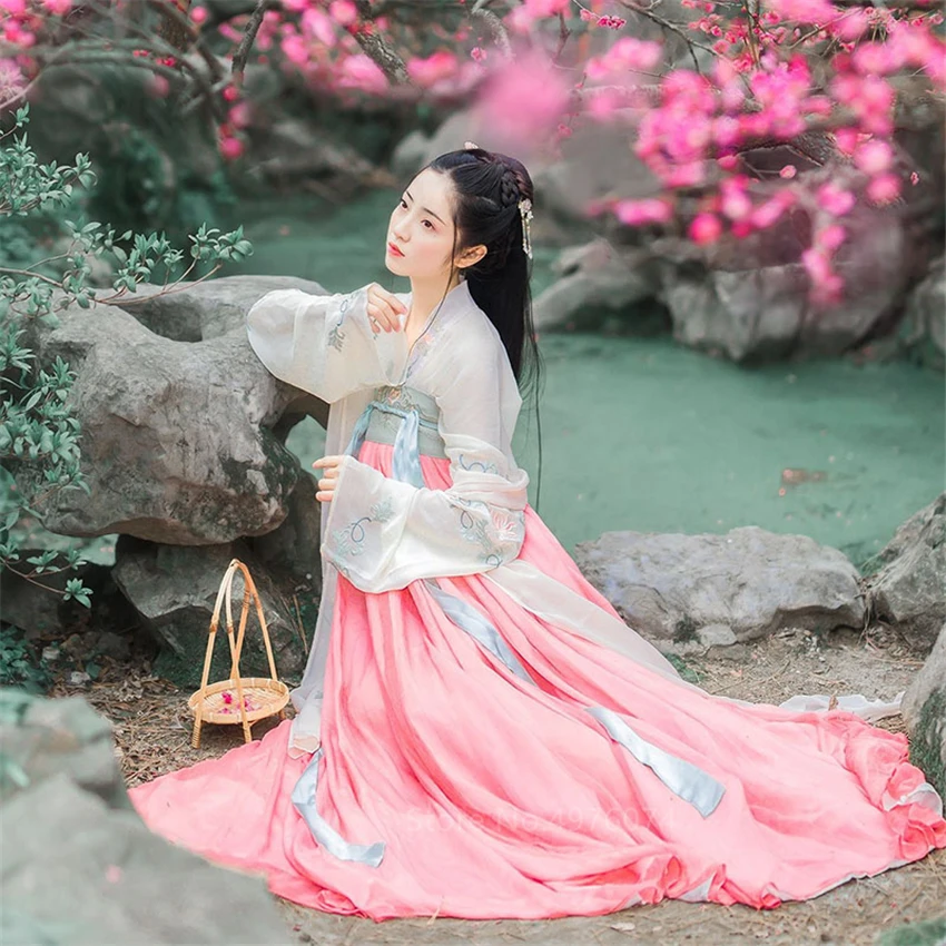 Традиционный китайский национальный костюм Благородный дворец принцесса