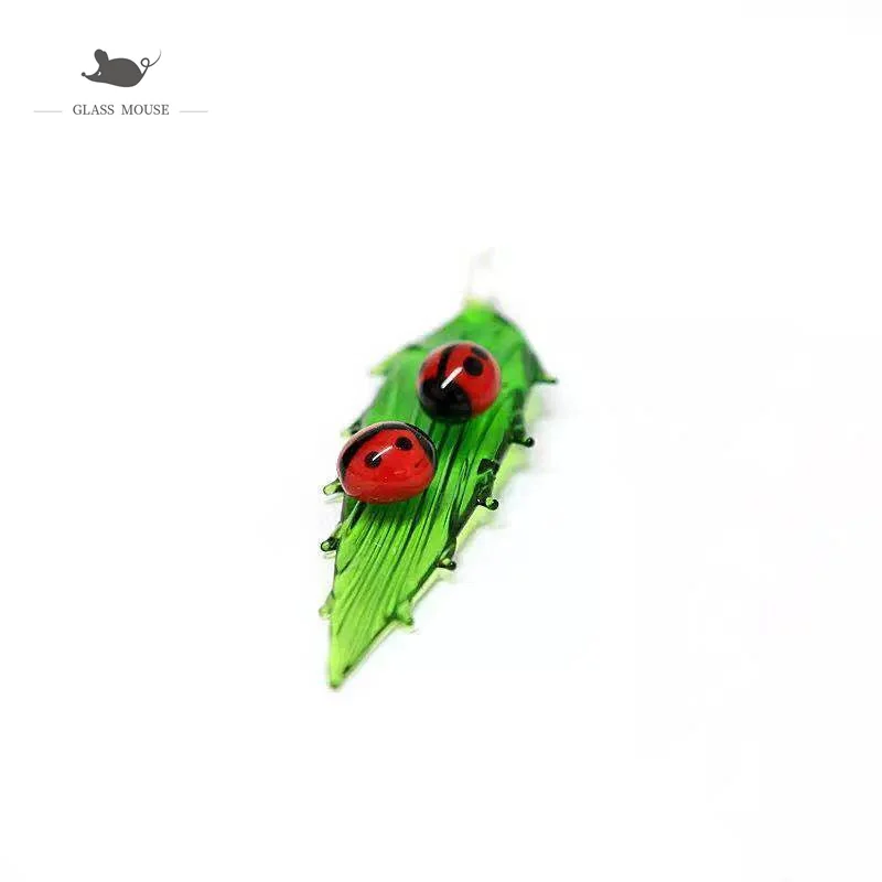 

Hanging Long Strip Handmade Glass Leaves With Miniature Ladybug Accessories Country Style Home Garden Decor Art Ornament Pendant