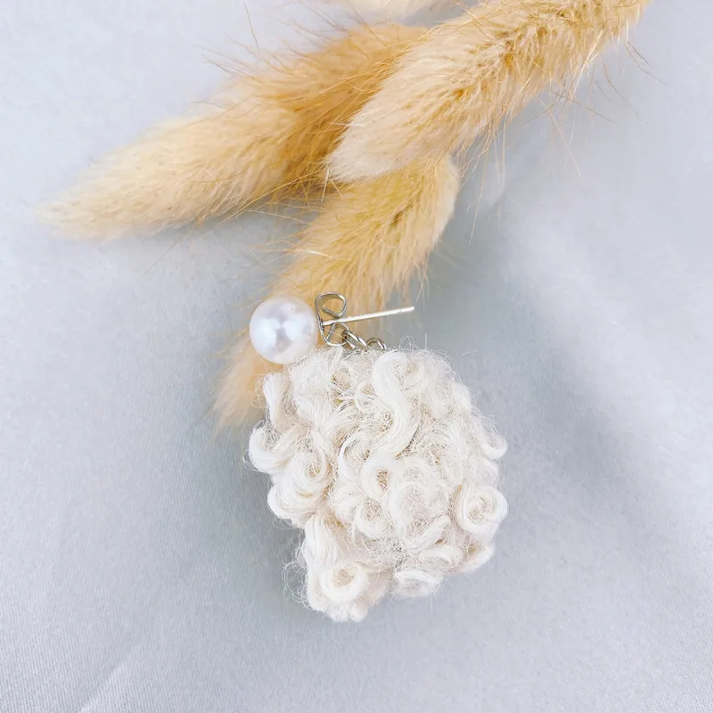 Мы цветок шикарные большие белые серьги с меховым шаром женские трендовые