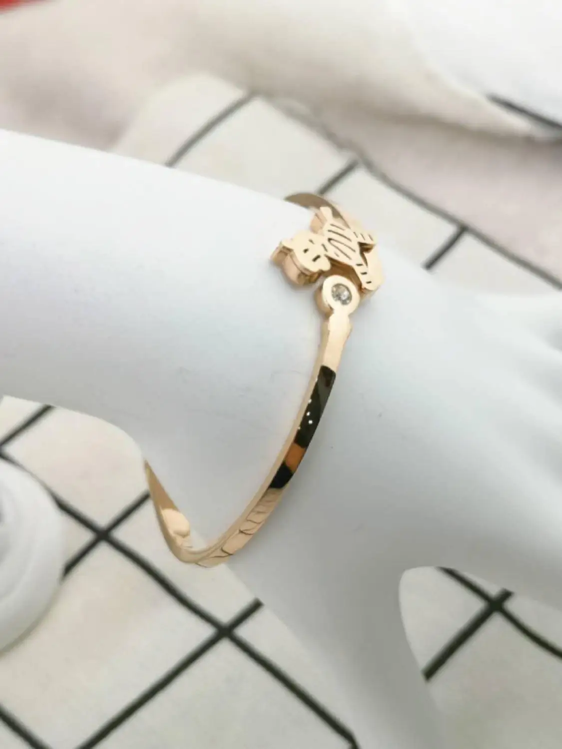 

Horse European and American classic brands luxury women bangle steel