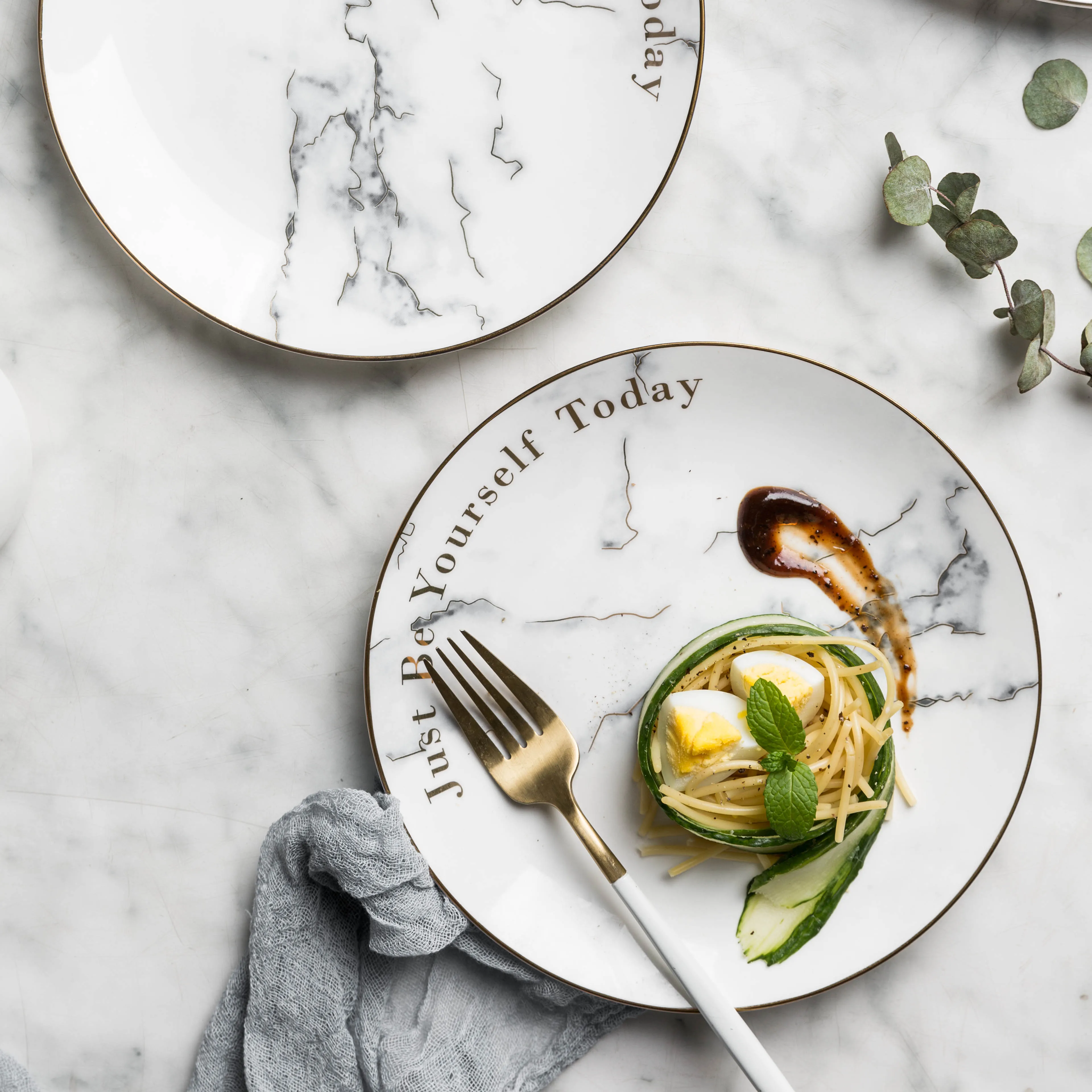 Набор фарфоровой посуды керамическая тарелка под золото белый мрамор украшение