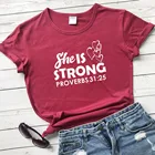 Лучшая христианка, она сильная вера в Иисуса, религиозная вдохновляющая Библейская цитата, церковная футболка, слоган, хлопковая футболка, винтажный Топ R096