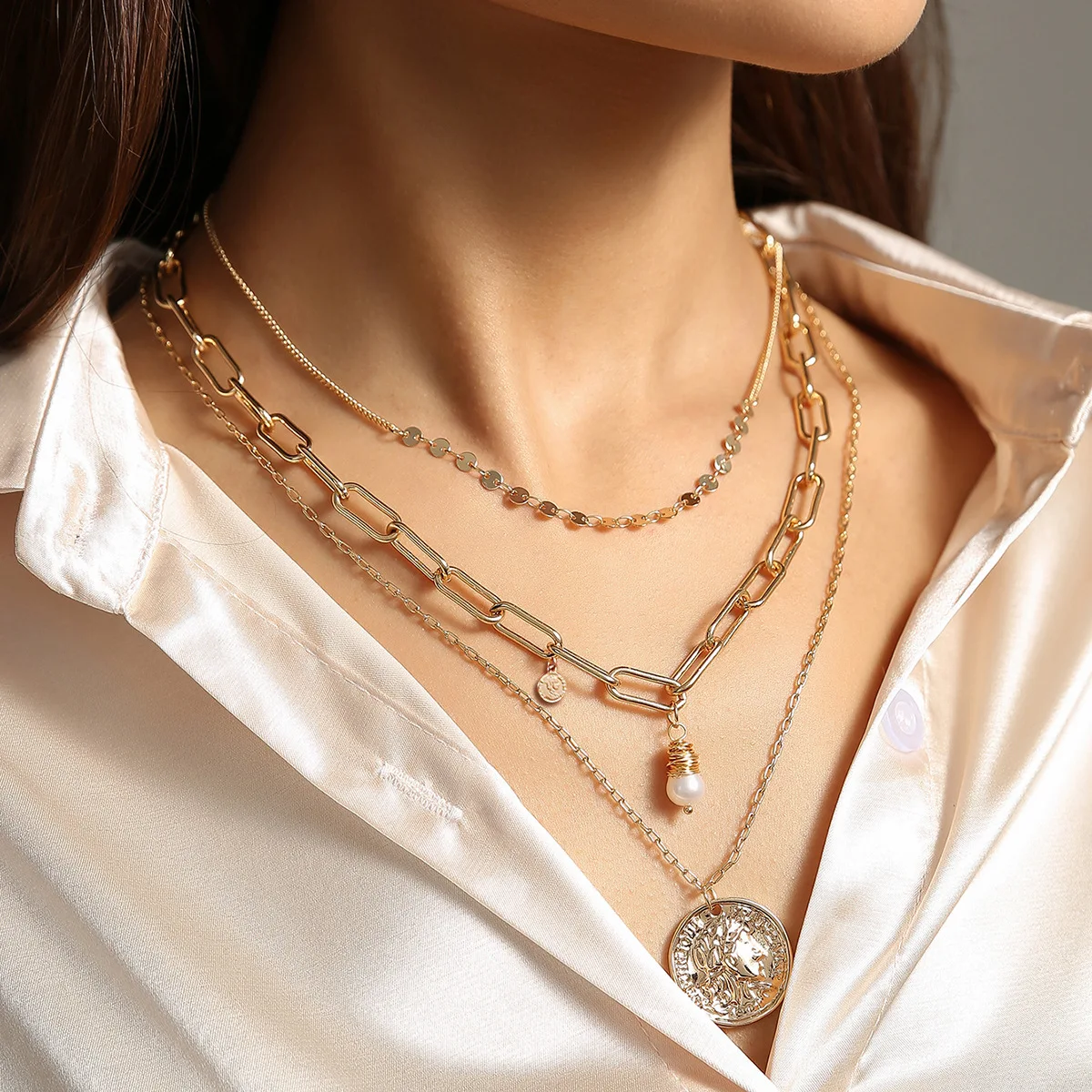 

AWH Fashion Multi Layer Lock Portrait Pendants Necklaces For Women New Design Jewelry GiftGold Metal Key Heart Necklace