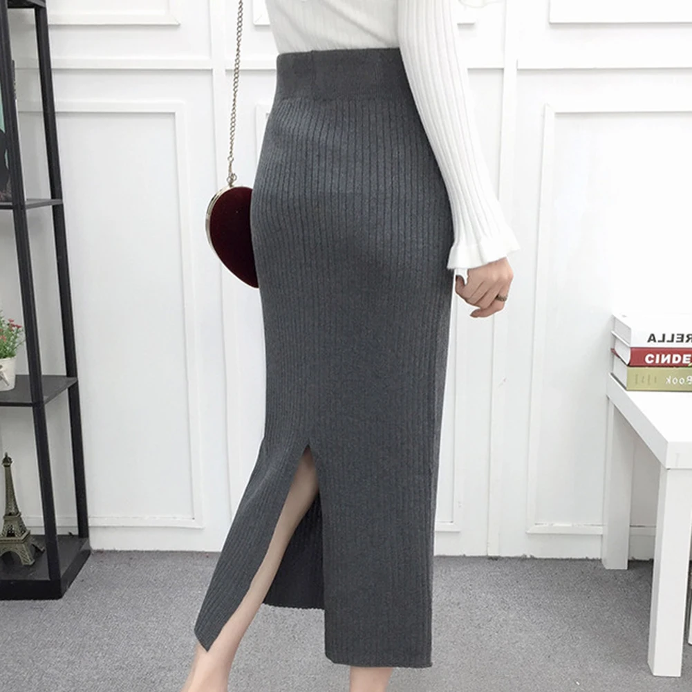 Женская трикотажная юбка в рубчик однотонная длинная с эластичным поясом и