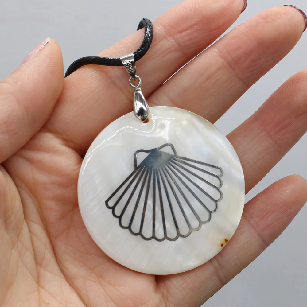 

Natural Mother of Pearl Shell Pendant Necklace Round Shape Shell Necklace Jewelry Good Quality for Women Reiki Heal Gifts