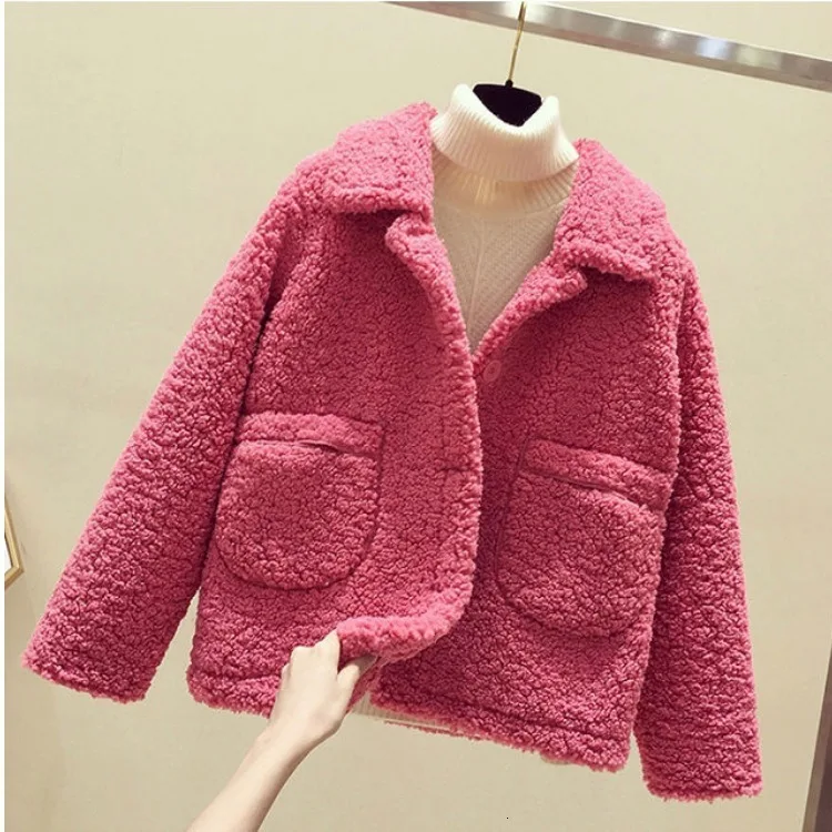 Пальто из овечьего меха для женщин 2019 короткая красивая крутая куртка с