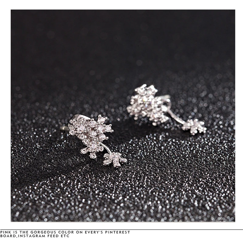 Корейская драма "Что не так с секретарем Ким" Пак Мин Ён. Тот же стиль. Маленькие цветочные серьги с задним подвесом, высокое качество.