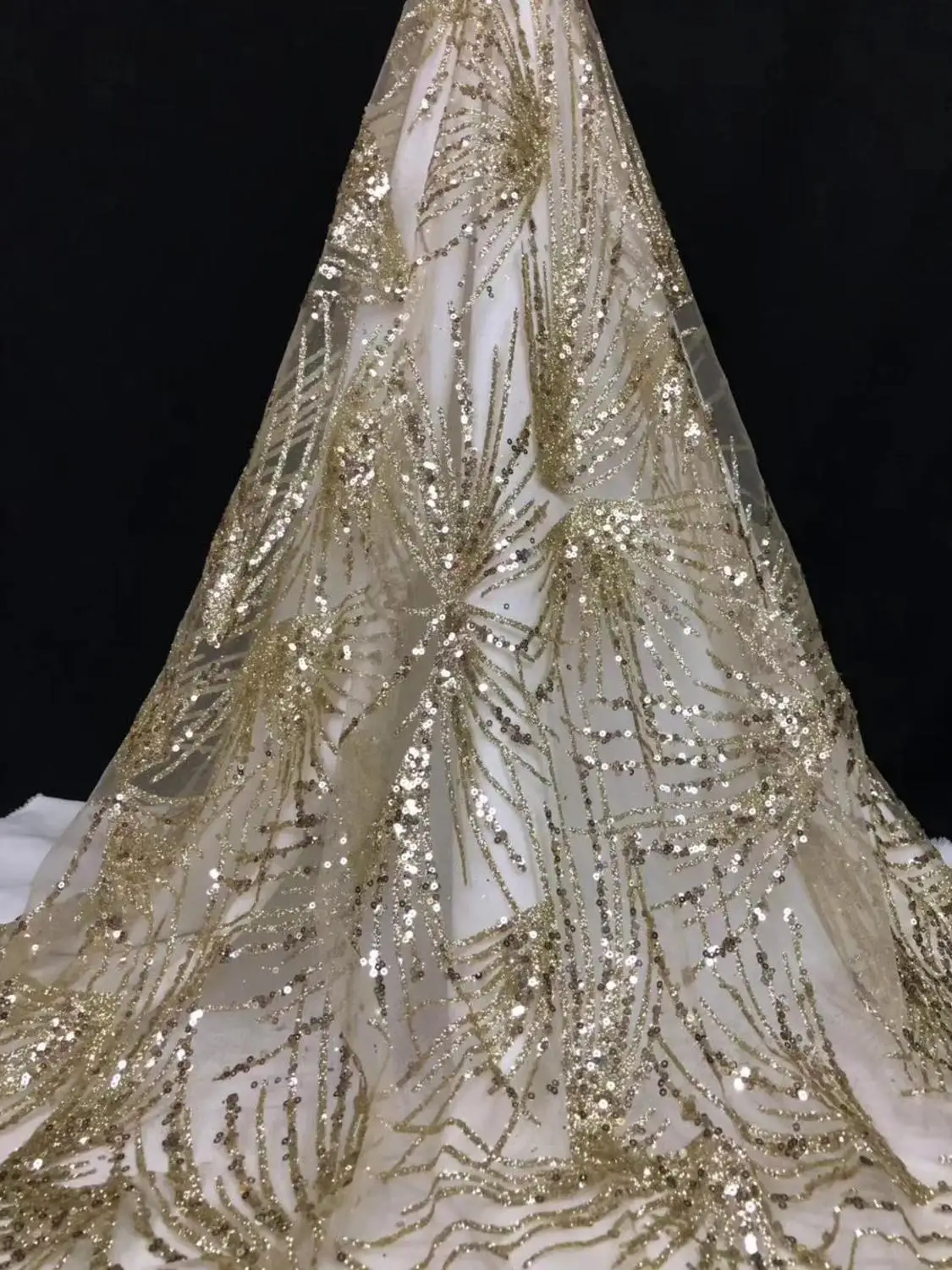 Нигерийский волнистый стиль с приклеенным позолоченным африканская сетчатая