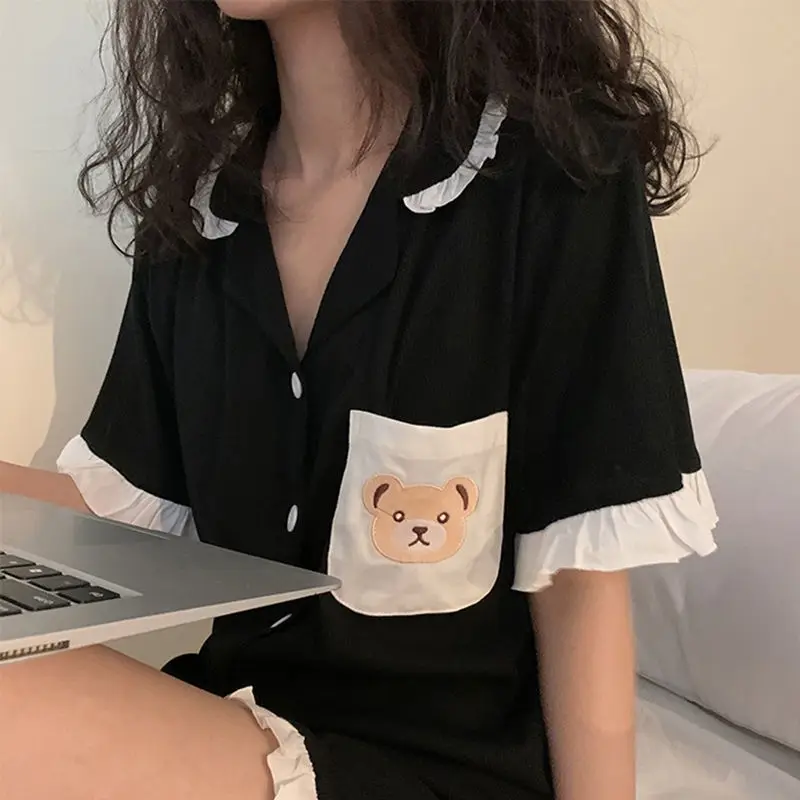 Qweek-Pijama con pantalones cortos para mujer, ropa de dormir de estilo coreano con bordado de oso y solapa, traje de casa de noche para verano