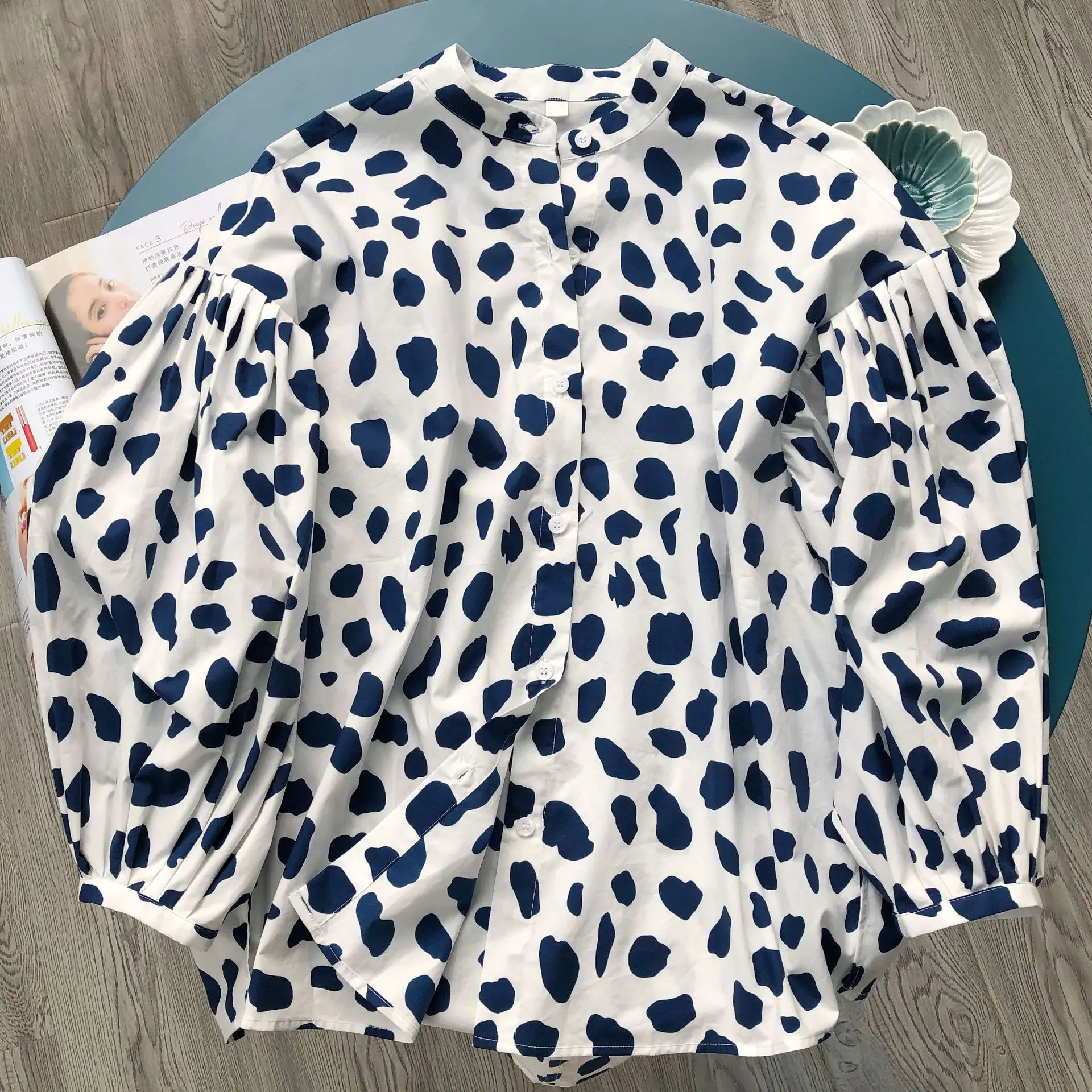 

Milk cubes Print Lantern Sleeve Shirt for Women Lovely Palace Style Contour O-neck Blouse