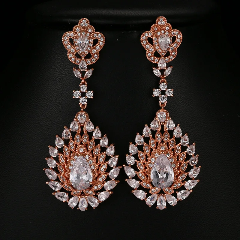 Женские серьги гвоздики с фианитами SoAyle роскошные длинные крупными кристаллами