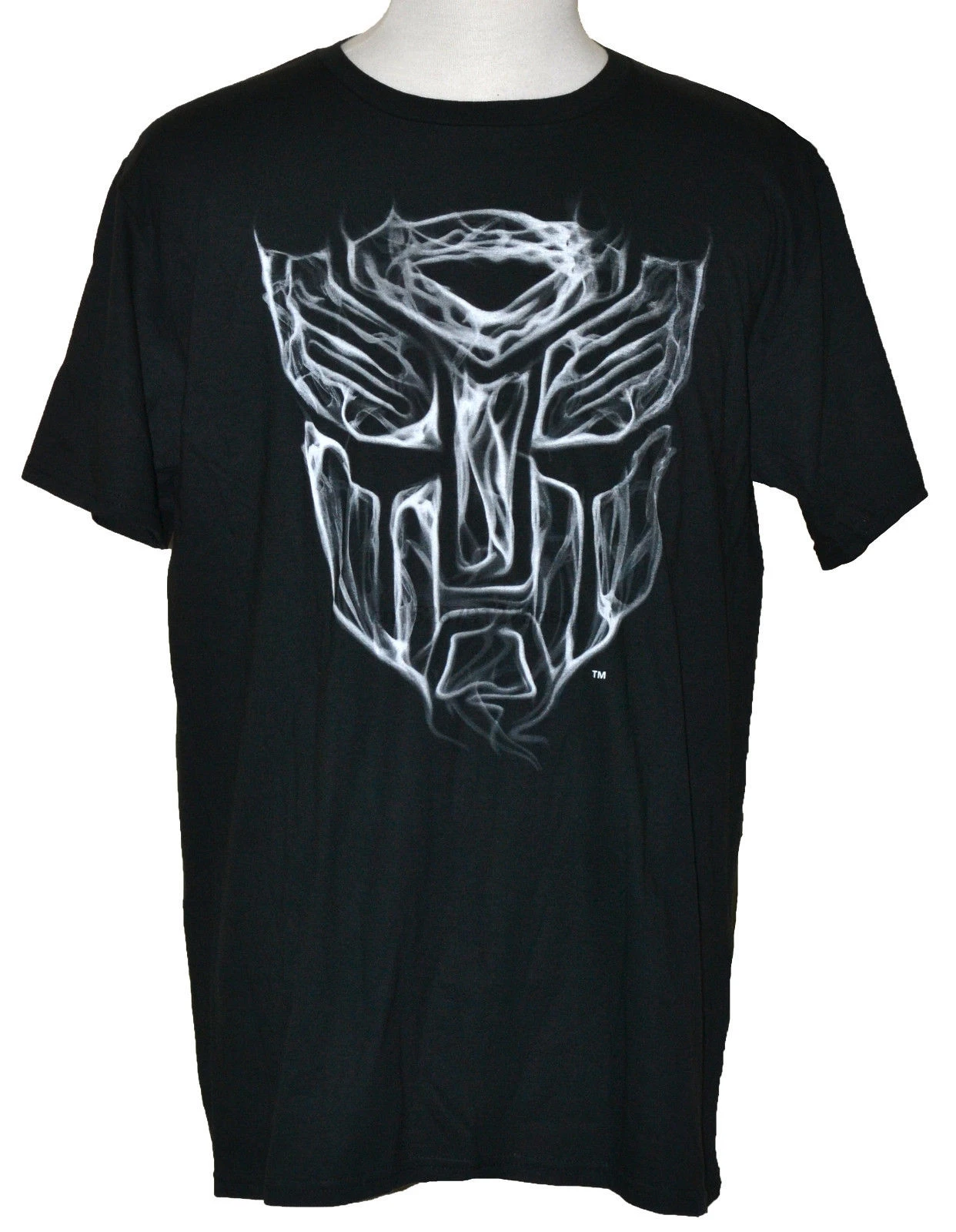 Черная футболка с коротким рукавом и круглым вырезом