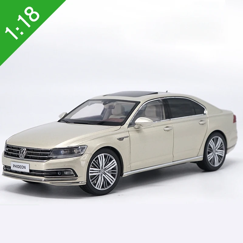 

Original factory authentic 1:18 VW PHIDEON alloy toy scale model, diecast car model with small gift