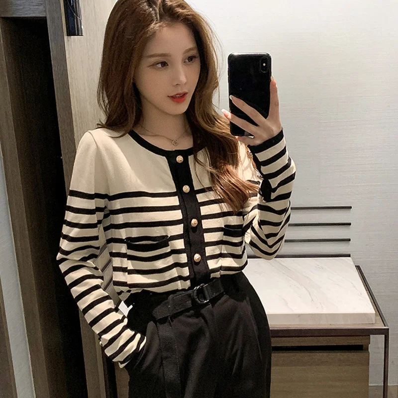Женский свитер в полоску пальто на весну и осень новинка 2021 тонкий кардиган