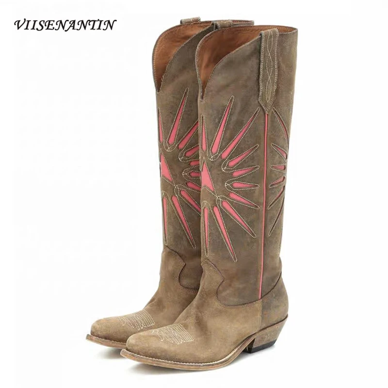 

Модные замшевые сапоги с вышивкой из коровьей кожи, женские кожаные сапоги до середины икры на толстом каблуке в ретро-стиле, ковбойские сап...