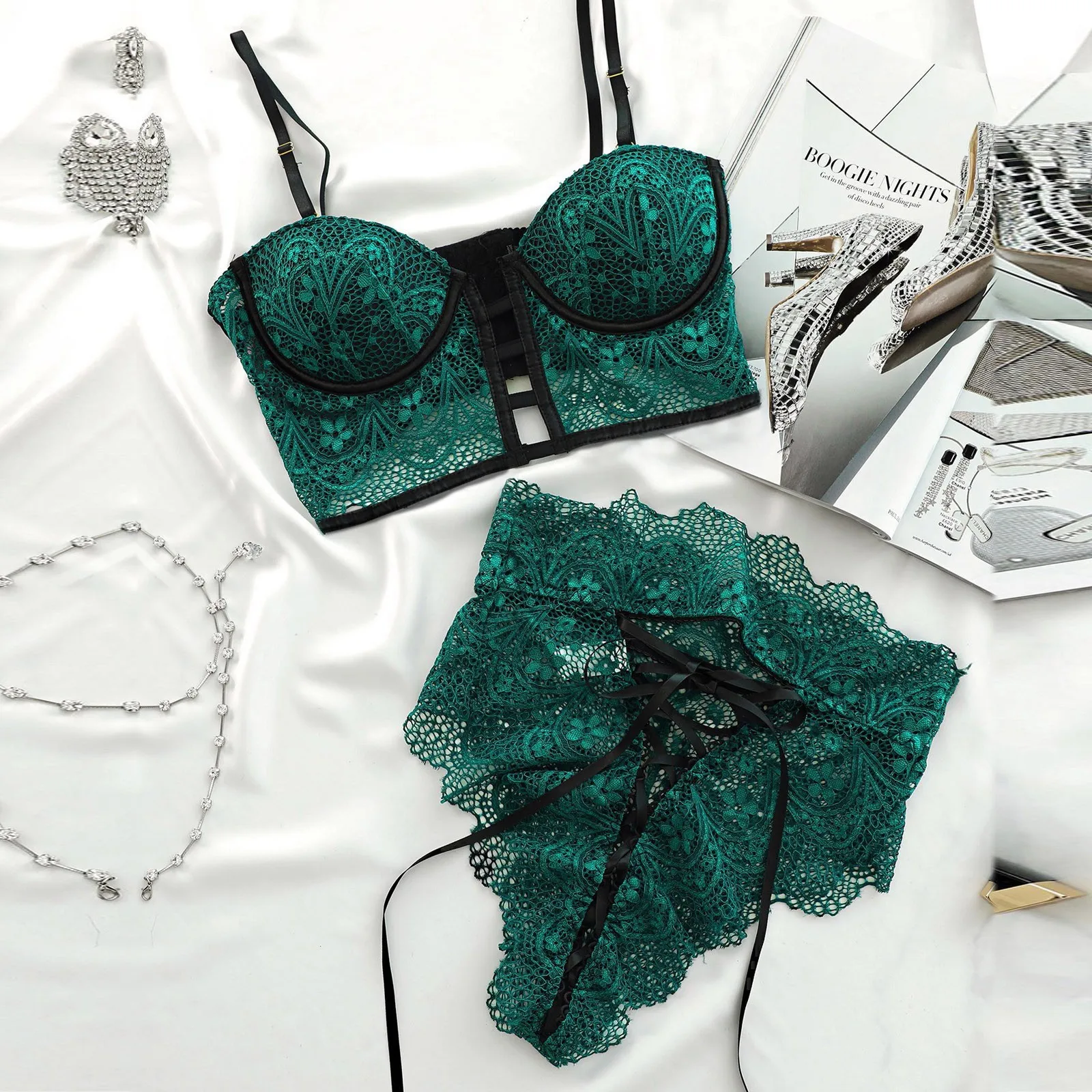 

Sexy Lingerie Plus Size Women Lace Wireless Bra Tempting Solid Color Hollow Out Lingerie Set Hollow Bandage Thong Underwear 2021