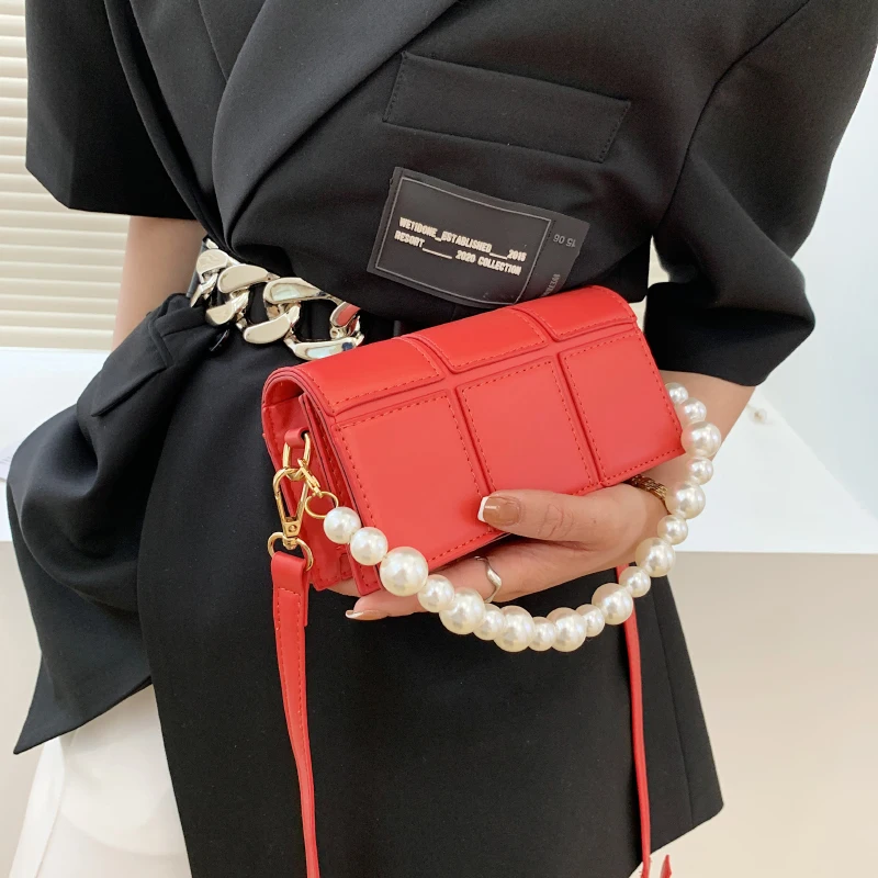 

Модные женские сумки-мессенджеры на цепочке с жемчугом, однотонная маленькая квадратная сумка из высококачественной искусственной кожи, н...