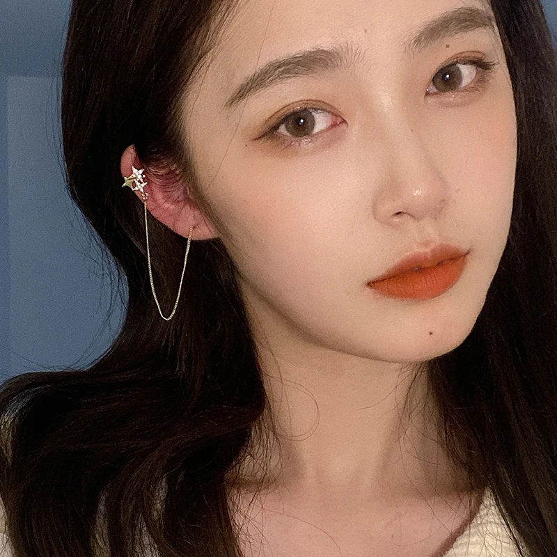 Высококачественные алмазные асимметричные серьги со звездами