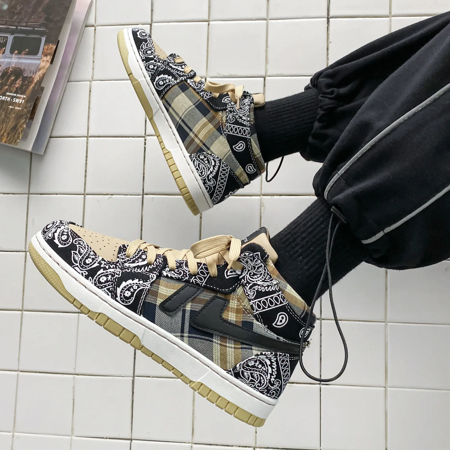 

2021 Men's Comfortable Casual Shoes Light Comfortable Flat Canvas Shoes Lace-up Breathable Personality Low Board Shoes