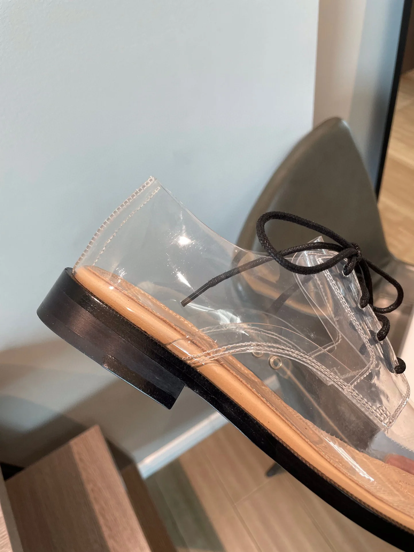 

Luxury 2021 spring and summer single shoe transparent horseshoe split toe brand women's British style versatile flat bottom lace