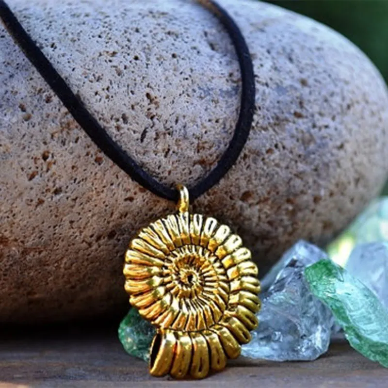 

Женское Ожерелье из металлического сплава, короткая цепь под воротник в стиле ретро, украшение в виде ракушки, улитки, цвет золото, кулон