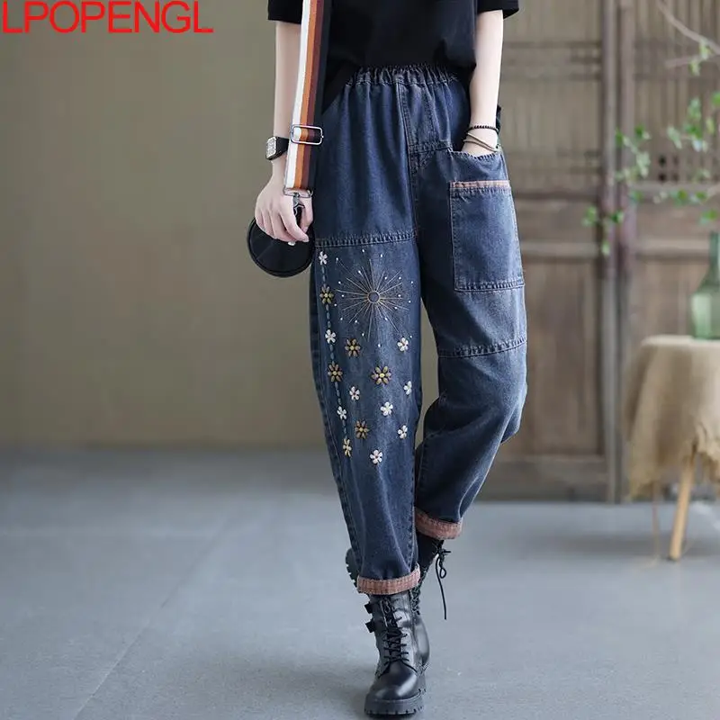 

2022 Spring Floral Denim Jeans Pants Womens Blue Embroidery Jeans Loose Pockets Vintage Trousers Female Casual Harem Pants Jeans